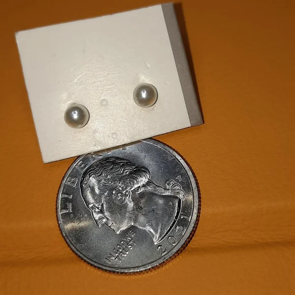 3 Pairs of Earring Silver Color and Faux Pearls They are Awesome Together - Picture 4 of 5